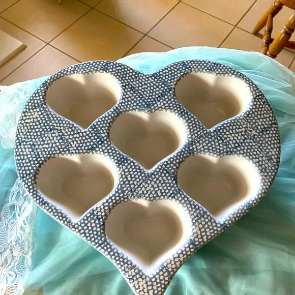 BLUE SPONGE HEART MUFFIN PAN - Picture 4 of 5